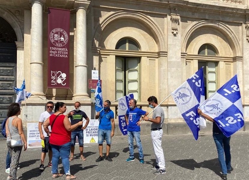 Stabilizzare precari. Sit-in della Fsi-Usae davanti l’Università di Catania: “Chiesto un impegno scritto, da rettore e direttore generale solo promesse” 1