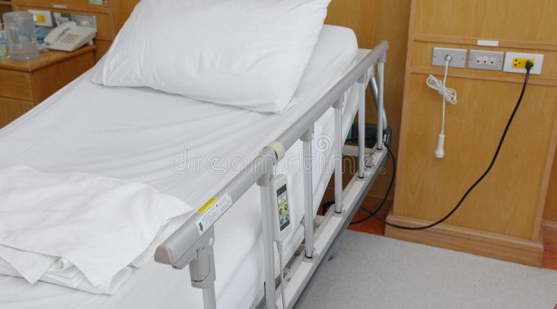 Ravenna: paziente cadde dal letto in pronto soccorso, oss a processo per lesioni