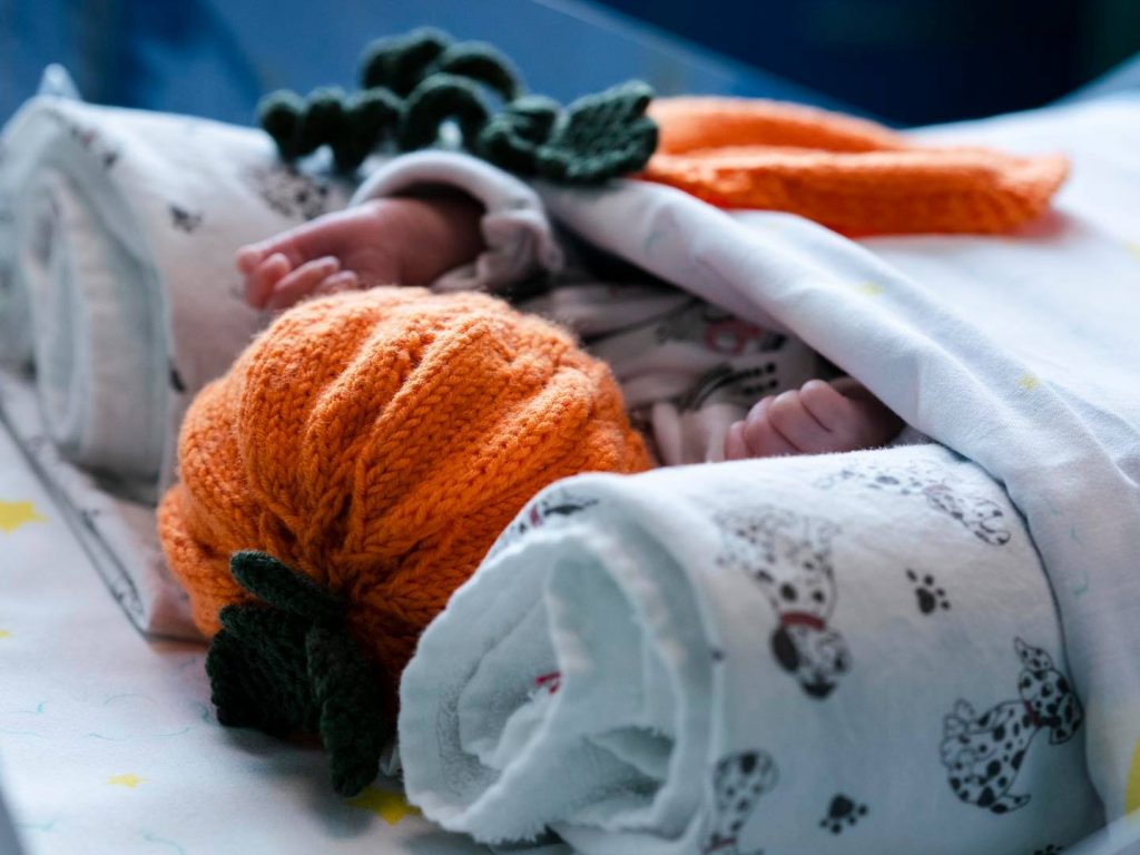 È Halloween anche per i bimbi della terapia intensiva neonatale del Niguarda: Dolcetto o scherzetto?