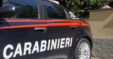 Oss no vax sospesa si presenta a lavoro: intervengono i carabinieri