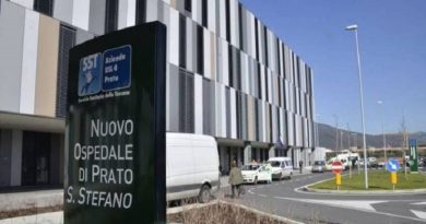 Prato, rubava bancomat a pazienti in fin di vita: oss denunciata per furto aggravato e frode informatica