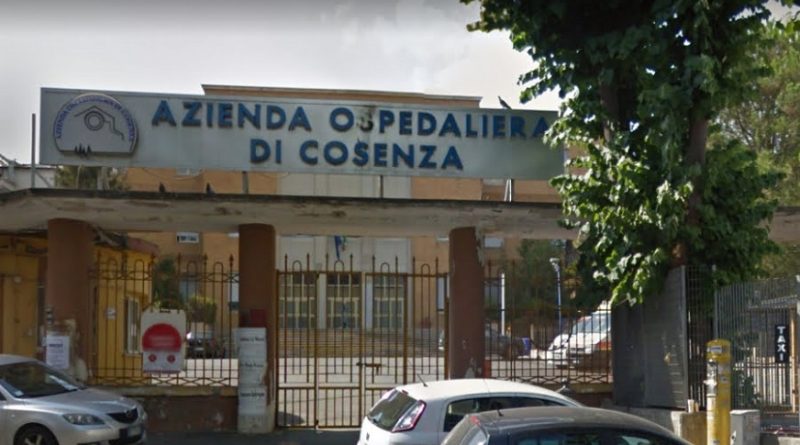 Gli idonei dell'AO di Cosenza: "Basta con le false promesse di assunzioni dei politici"