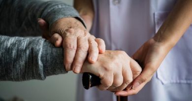 Valle d'Aosta, mancano gli oss nei servizi per anziani: Regione autorizza l'assunzione di personale senza apposita qualifica