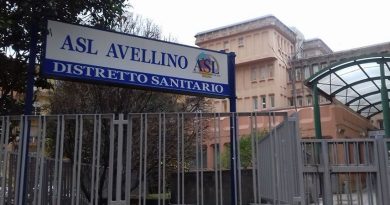 Lavora come oss, ma è privo di titolo: licenziato dall'Asl Avellino (dopo 15 mesi!)