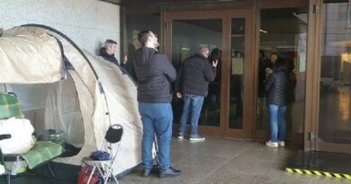 Incontro in Regione per i 26 oss precari che protestano a Cagliari: "Pronti anche allo sciopero della fame"