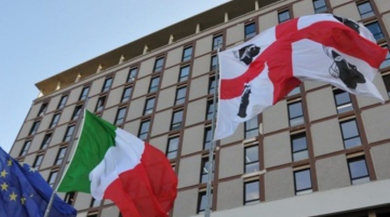 Protesta degli oss precari a Cagliari: tre operatrici occupano il Consiglio regionale