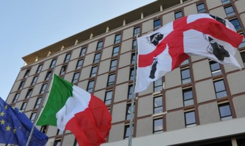 Protesta degli oss precari a Cagliari: tre operatrici occupano il Consiglio regionale