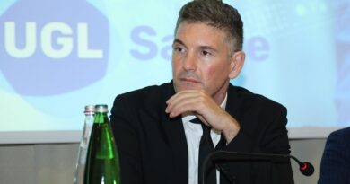 Giuliano (UGL Salute): "Oss, figura confinata in un angolo. Non esistono lavoratori di serie B. La politica deve intervenire"