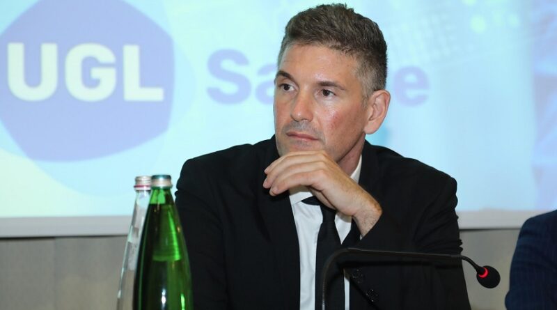 Giuliano (UGL Salute): "Oss, figura confinata in un angolo. Non esistono lavoratori di serie B. La politica deve intervenire"