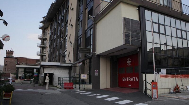 Ivrea, paziente aggredisce due oss in Pronto soccorso