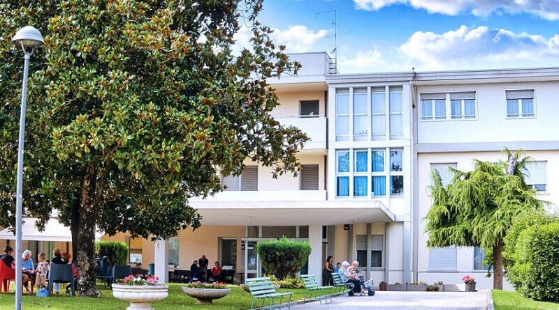 Cordenons (Pordenone), il nuovo gestore decurta gli stipendi degli oss: caos nella casa di riposo