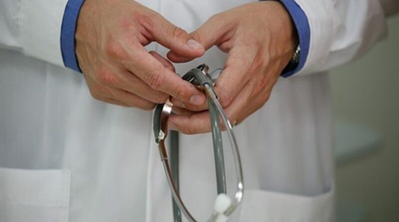 Trento, medico accusato di violenza sessuale da una oss. Lui nega tutto. L'Apss lo sospende