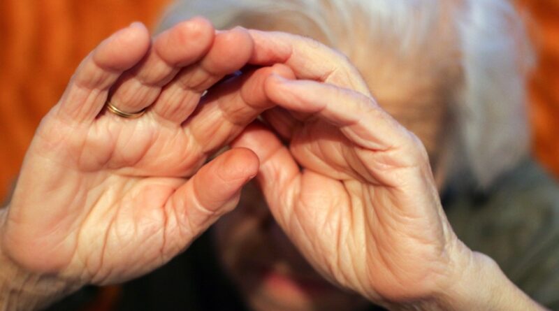 Valtournenche (Aosta), maltrattamenti ai danni di un'anziana in comunità: chiesto rinvio a giudizio per due oss